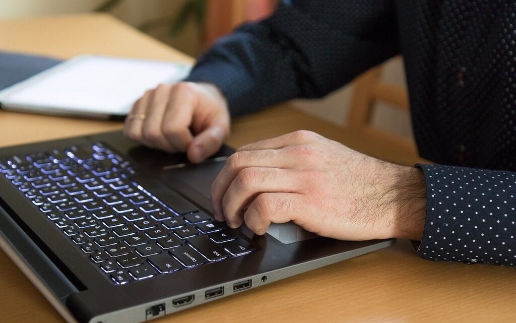 Attribut de langue et optimisation du référencement local